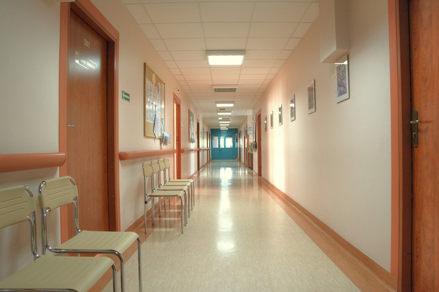 hospital-484848_1920